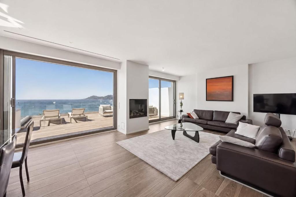 REF 2081 - Cannes Croisette - Appartement vue mer à louer - 2