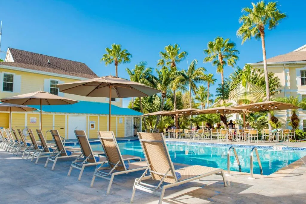 Sunshine Suites Resort, hotel di George Town