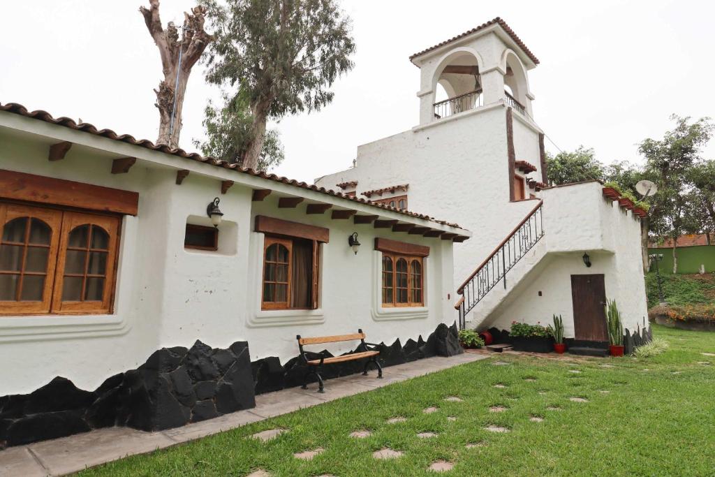 Spacious 12BR Stay with Pool BBQ in Pachacamac - 5