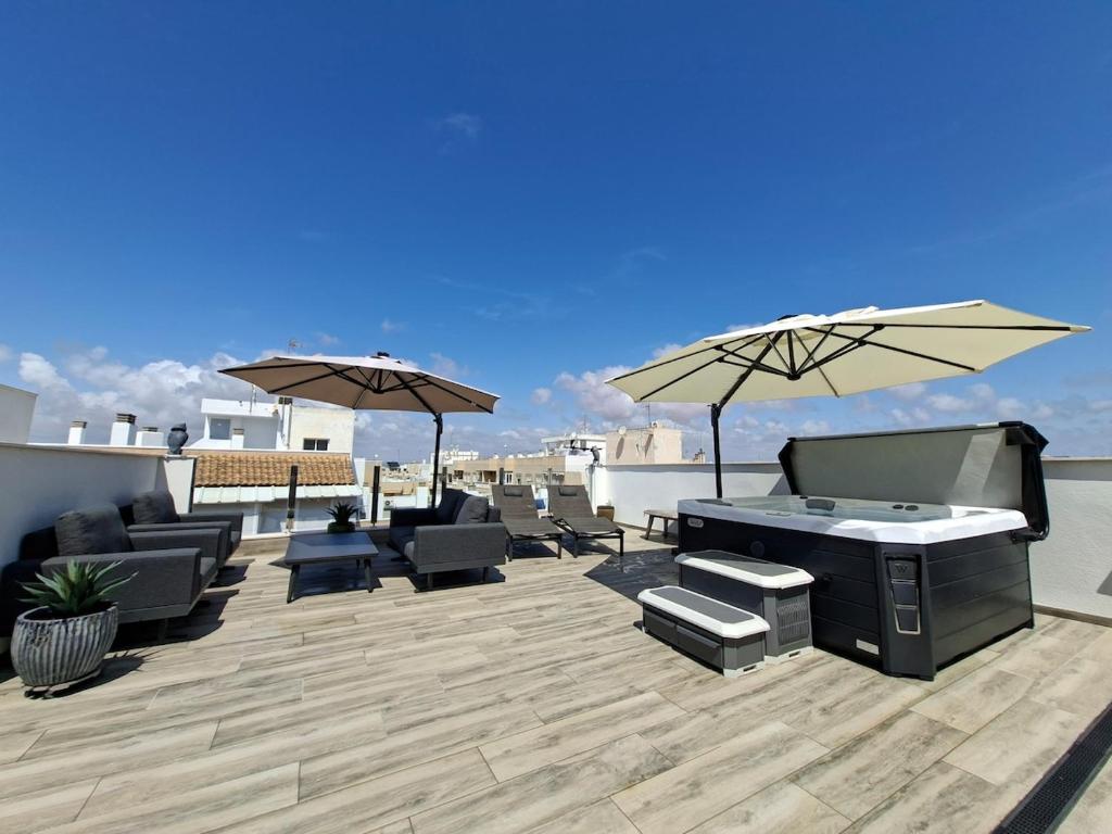 Penthouse-Pool-Jacuzzi-Gym-Sauna- Beach - 2