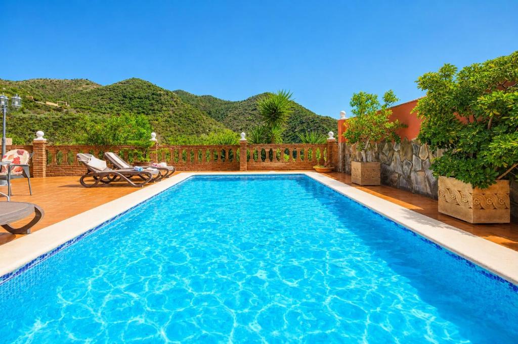 Villa Alvarez - 1