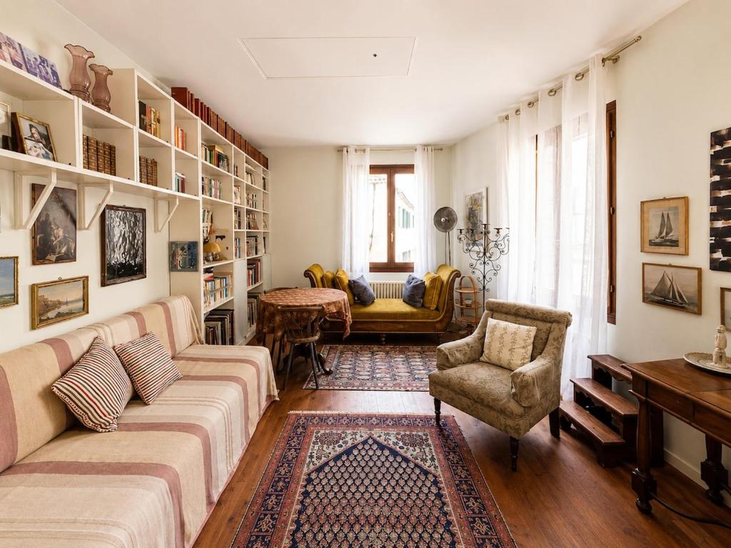 Spacious, bright and airy flat at Accademia - 1