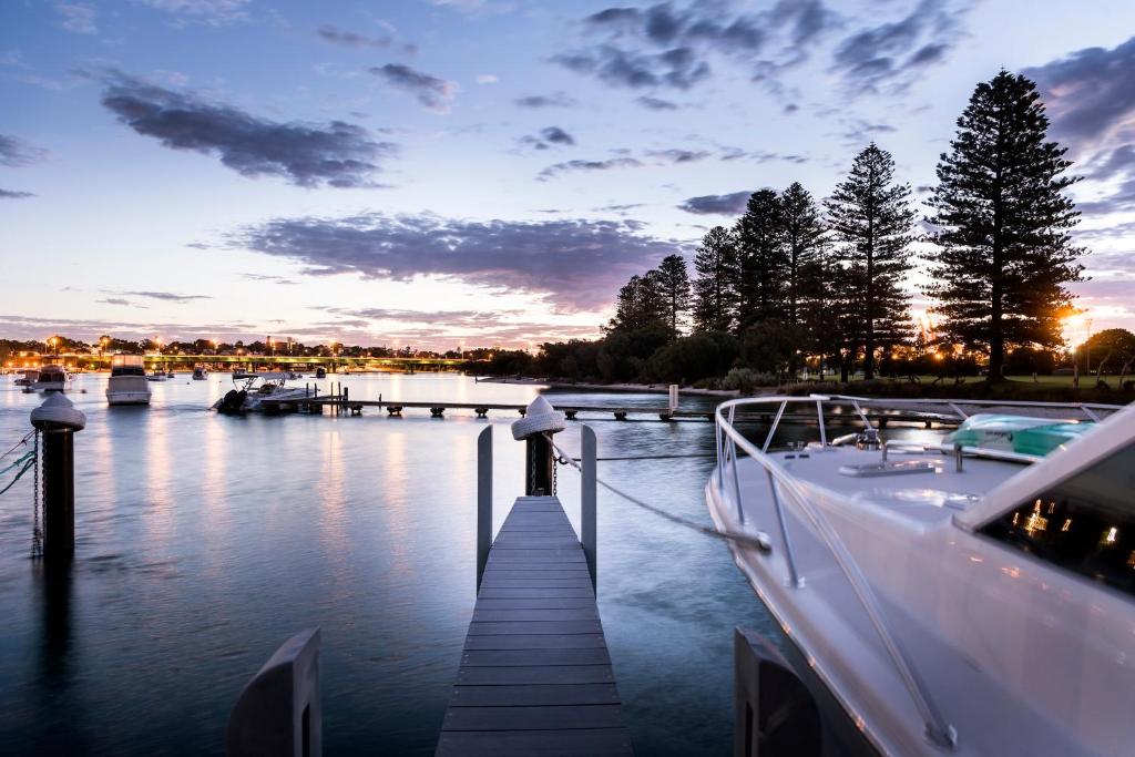 Suasana persekitaran