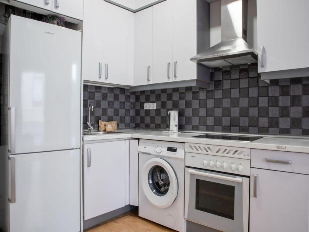 8-Guest Malasana Central Suite - 2