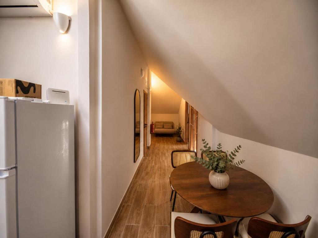 Madrid Pad with 2 Baths - 4