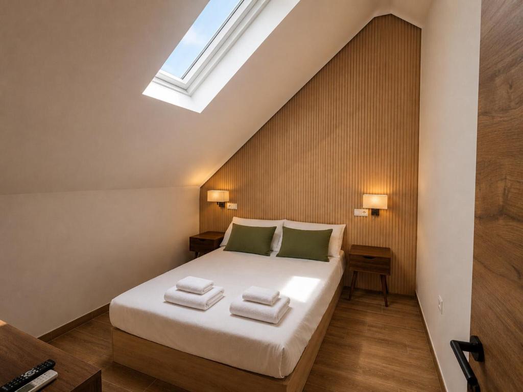Madrid Pad with 2 Baths - 5