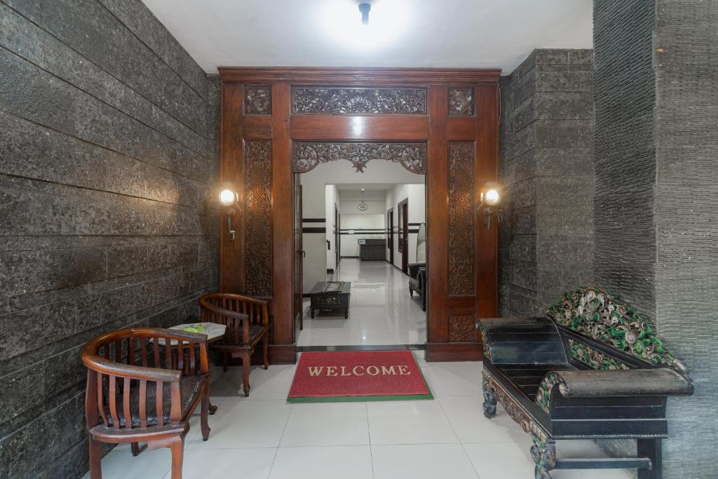 Exterior view, RedDoorz Syariah @ Ketintang Surabaya in Surabaya