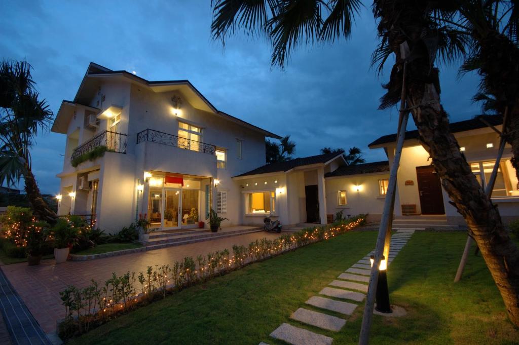 水筠間民宿 (The House of Water)