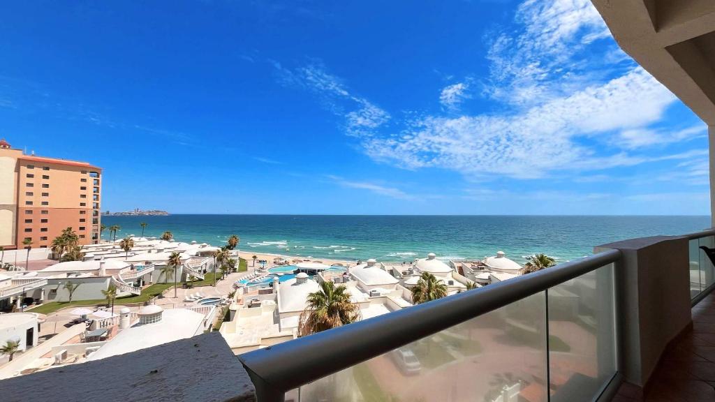 Colorful & Cozy Sandy Beach Condo Palmas G-501 - 3