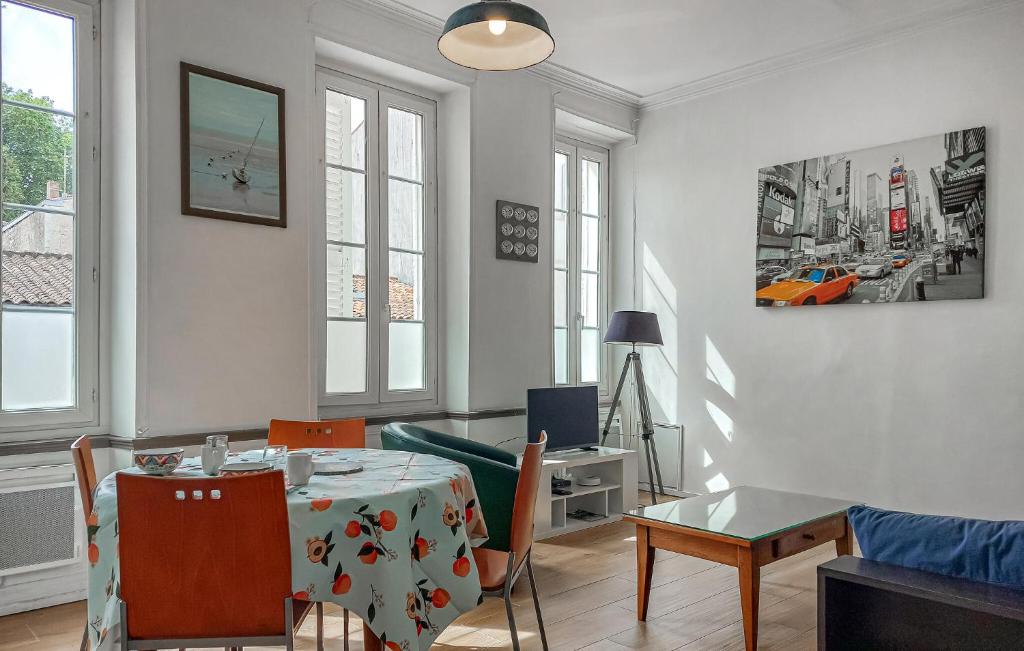 Amazing Apartment In La Rochelle With Wifi - 3