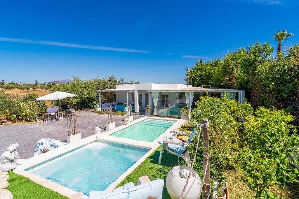 Cubo's Coco Rural House & Pool - 1