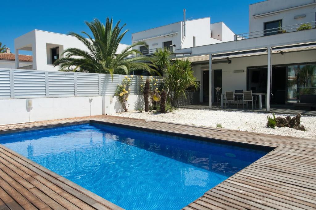WELCS VILLA 377 EMP con piscina y amarre - 1