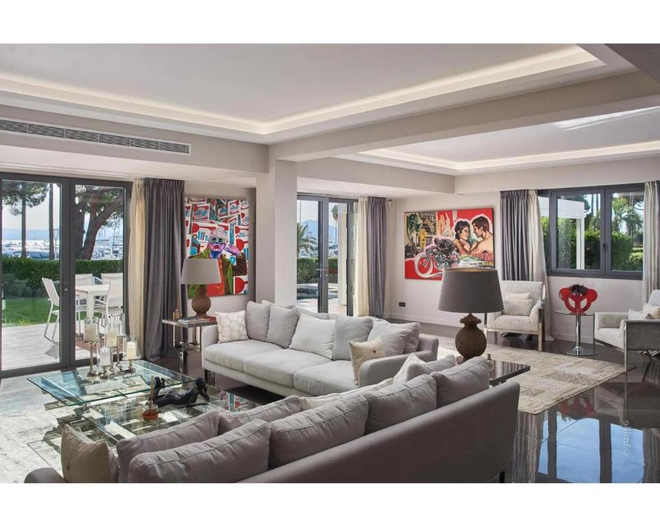 Prestigious Private Pool Villa in Pointe Croisette, Cannes - 2