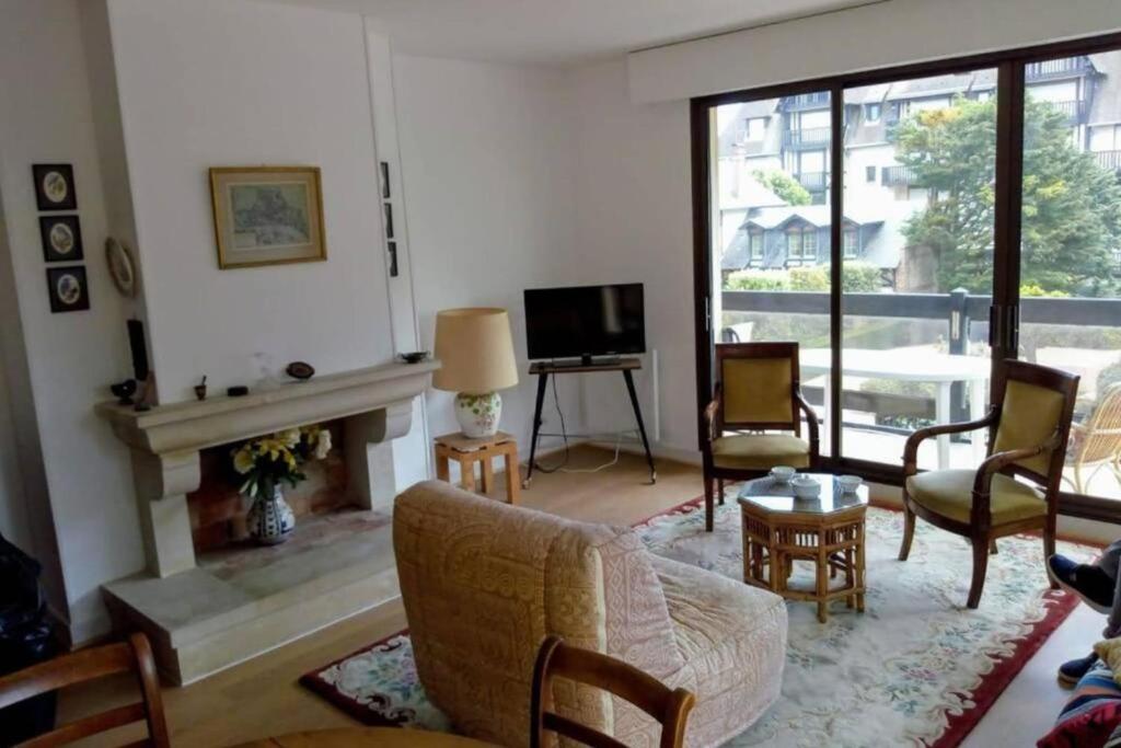 Spacious apartment in front of the sea - 2