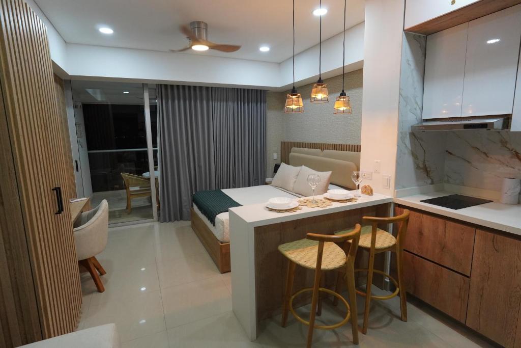 HERMOSO APARTAMENTO DE LUJO CON VISTA AL MAR EN EL Edificio Cartagena Beach Resort CB1024 - 1