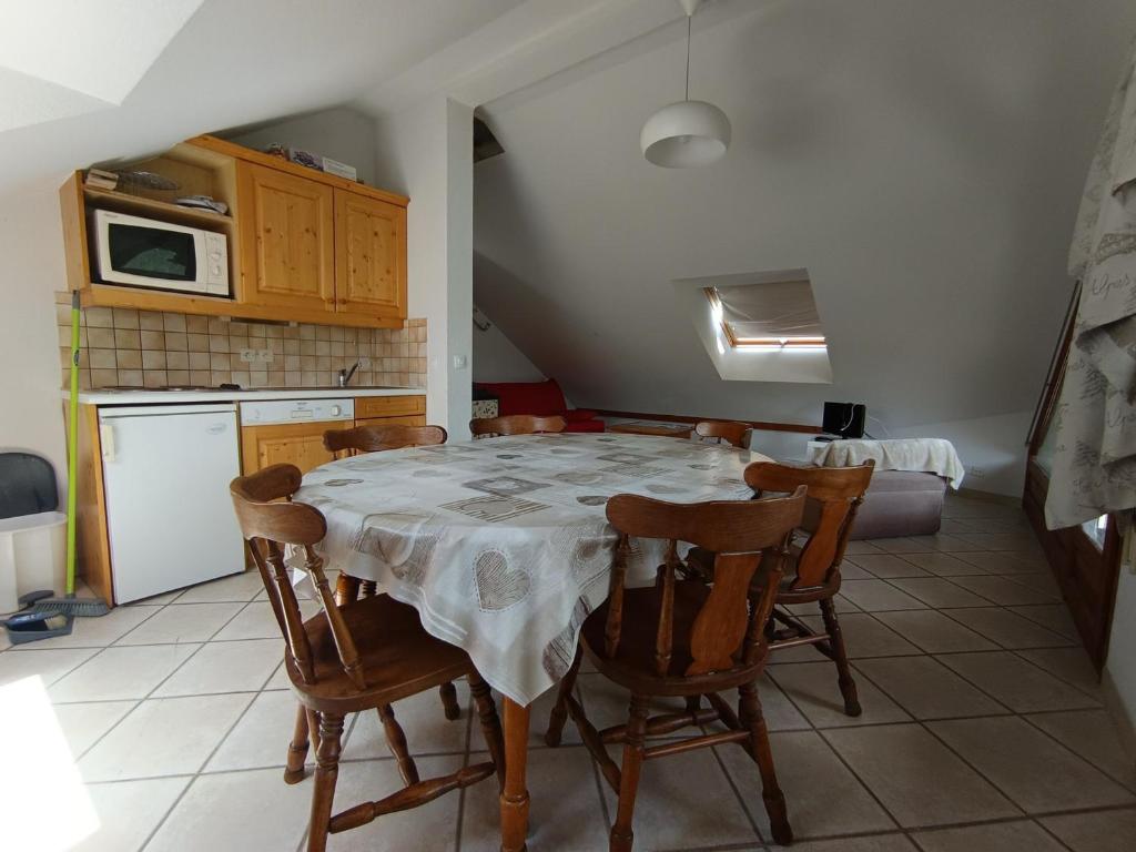 Duplex chaleureux 6p à Montgenèvre, proche pistes et commodités, balcon, animaux acceptés - FR-1-445-152 - 2