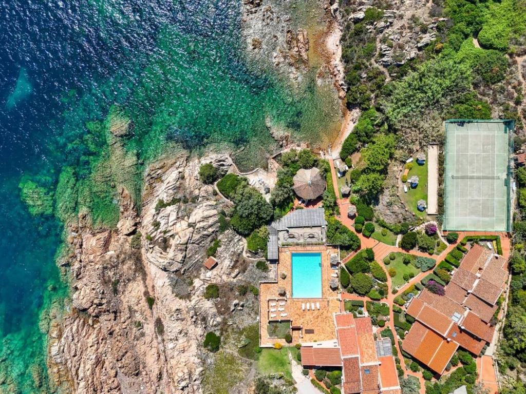 CASA MUGHETTO R5055 WiFi, seafront, private sea access, swimming pool - 3