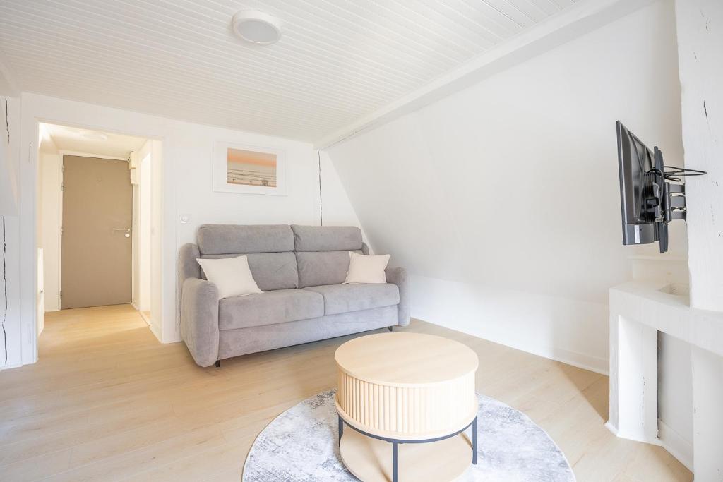 Stylish Studio Steps from Metz Cathedral - 2