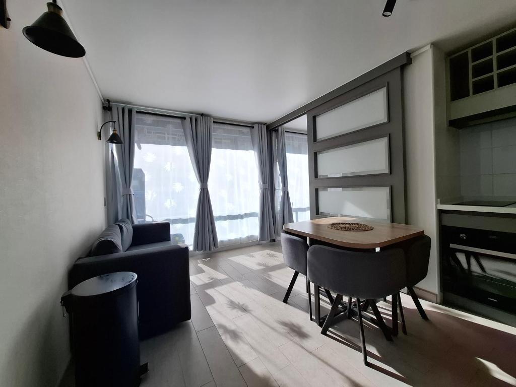 Departamento Premium con Terraza y Vista Urbana - 3
