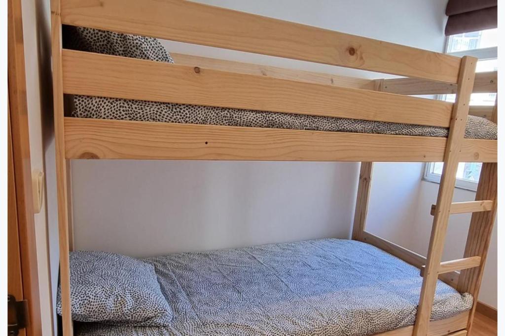 2 Bed Flat - Sleeps 6 - Pets - Pool - Parking - 2