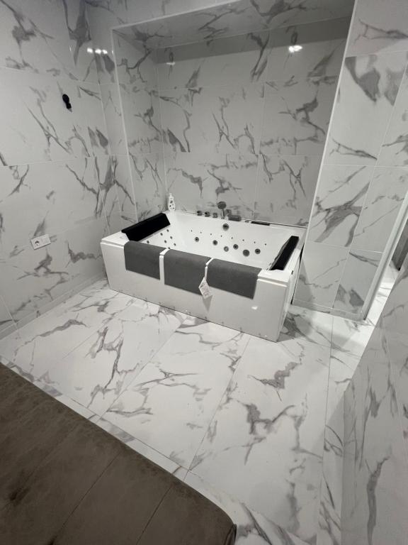 Gandía Jacuzzi Suites - 3