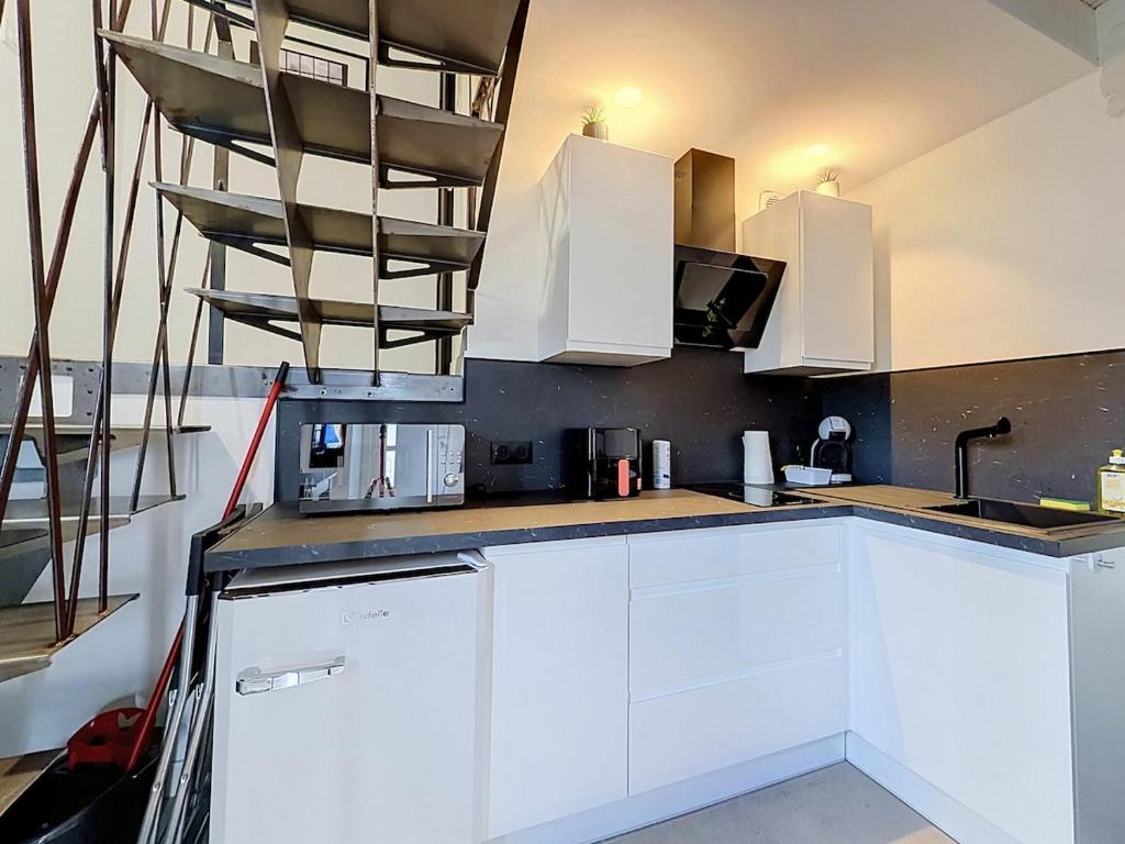 Duplex Climatisé avec Terrasse & Parking Gratuit A - 3