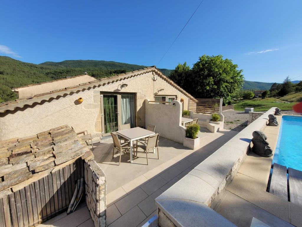 Gîte de la Source, Domaine de la Méouge, piscine et accès direct rivière - 3
