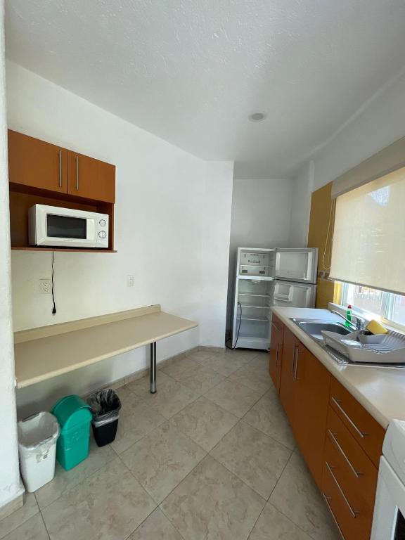 Apartment with Pool, Gym & A/C Suite - 5