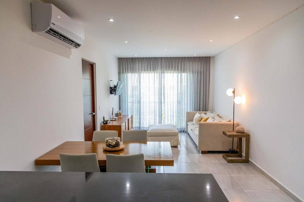 Spacious Apt with 2BR and Pool - 2