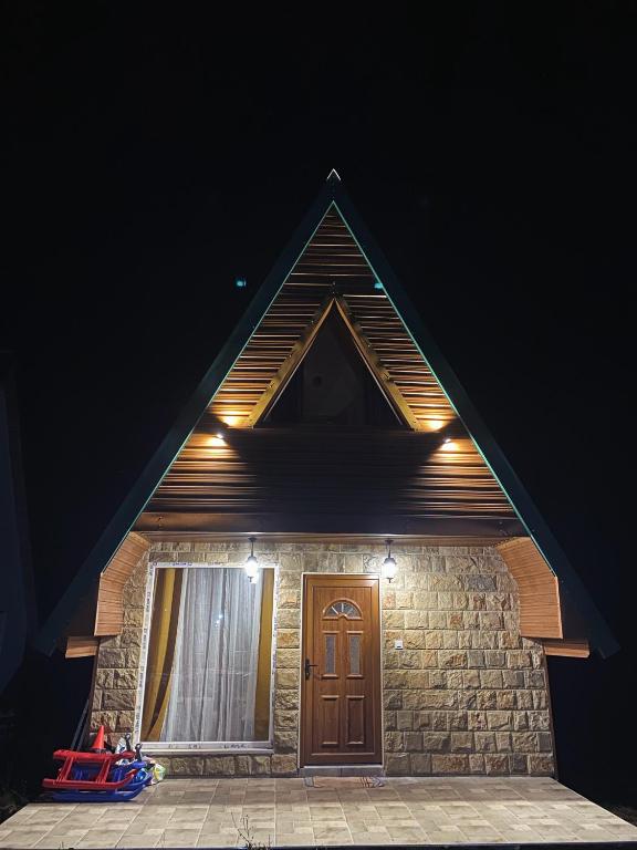 Two Pines Chalet 1 - 2