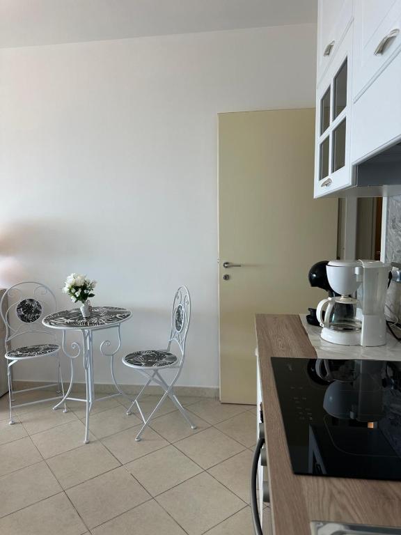 Casa del Sole - relax, vista mare, garage gratis a soli 5 min dal centro di Sanremo - 5