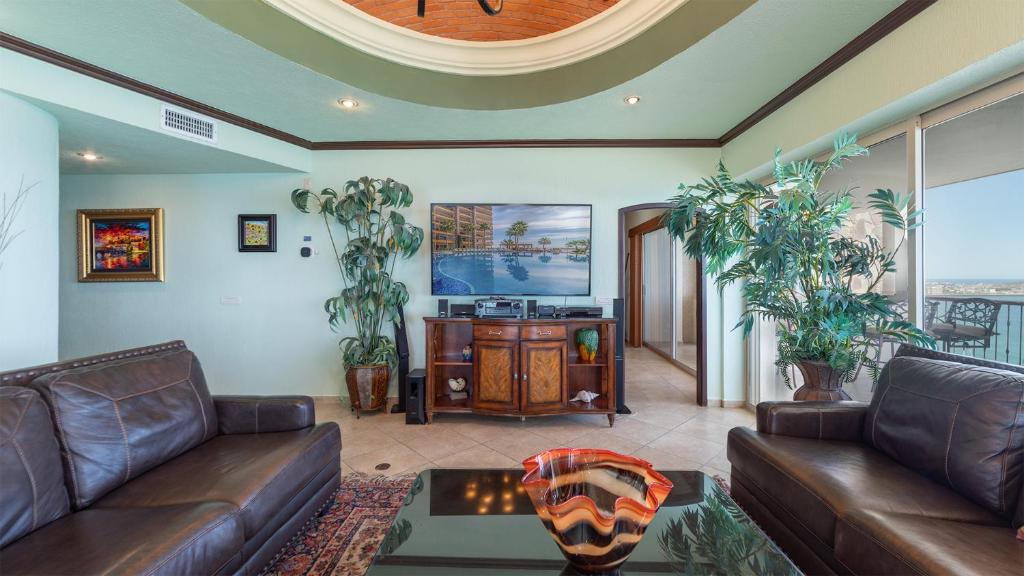 One-Of-A-Kind Penthouse Luxurious Massive Ocean Front Condo - 5