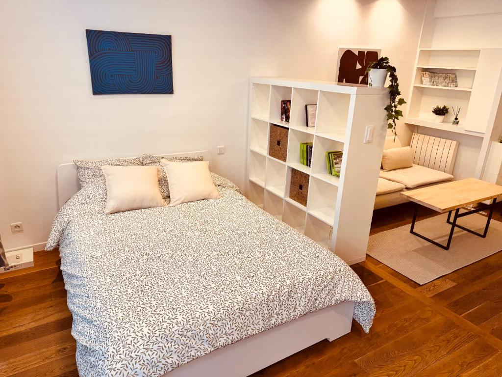 Spacious Studio - Central Paris - 1