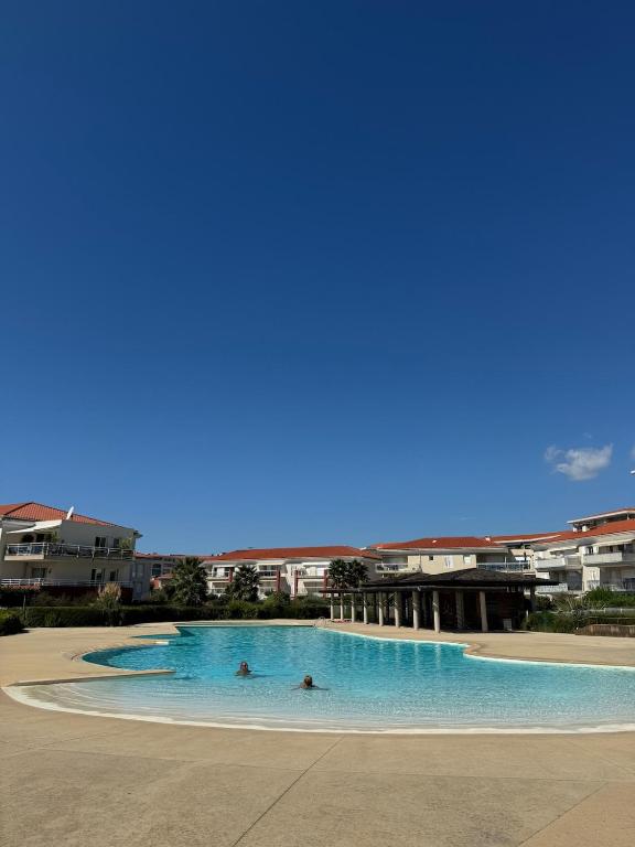 Apartment near the beach and pool - 1