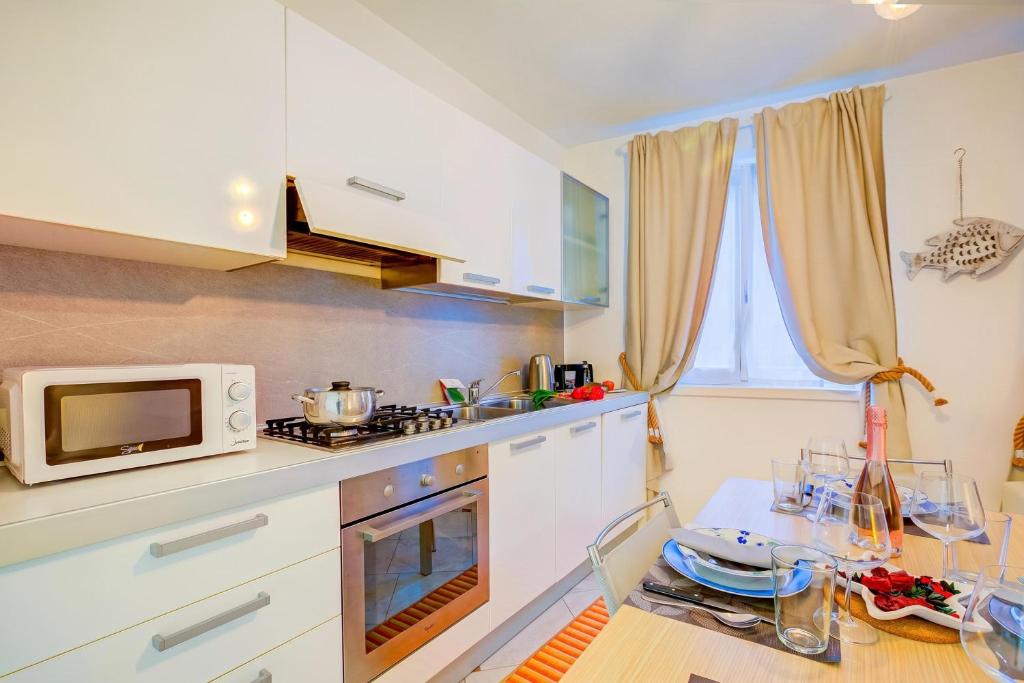 Heart Of Riva - 100m From The Lake - Happy Rentals - 4