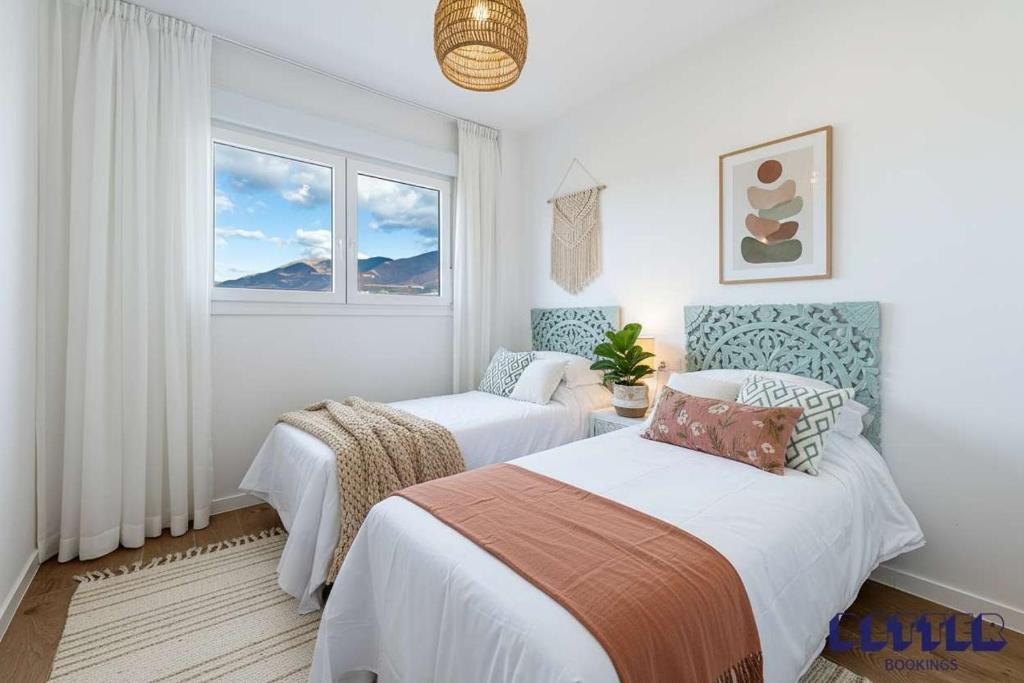 2BR Modern Seaviews w Pool and Gym - 5