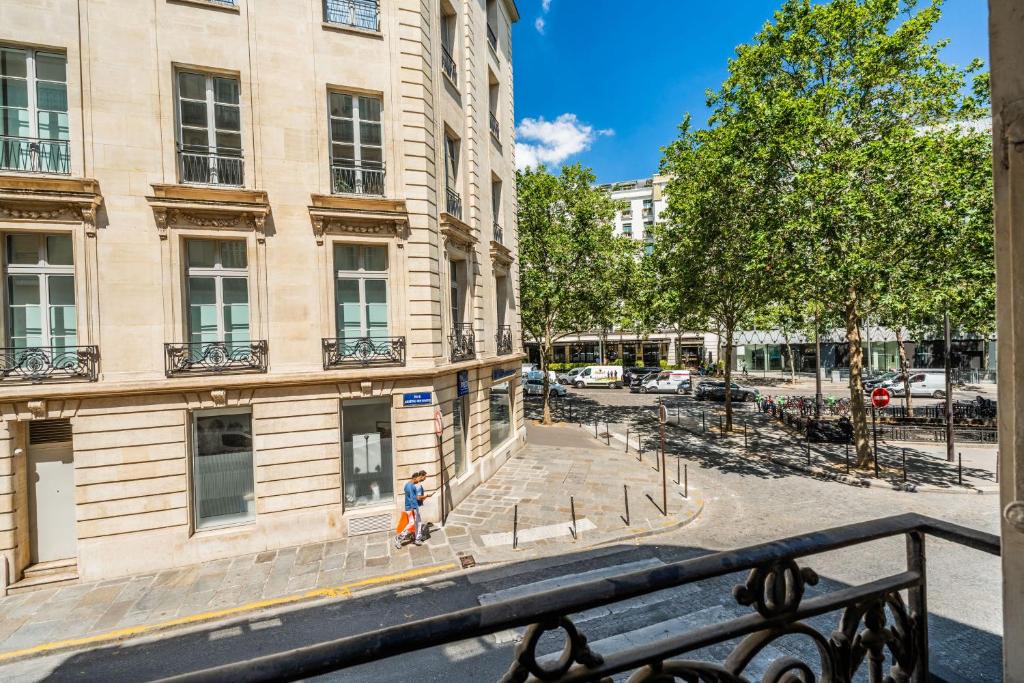 Prestige et Elégance aux Champs Elysees 80m2 - 3