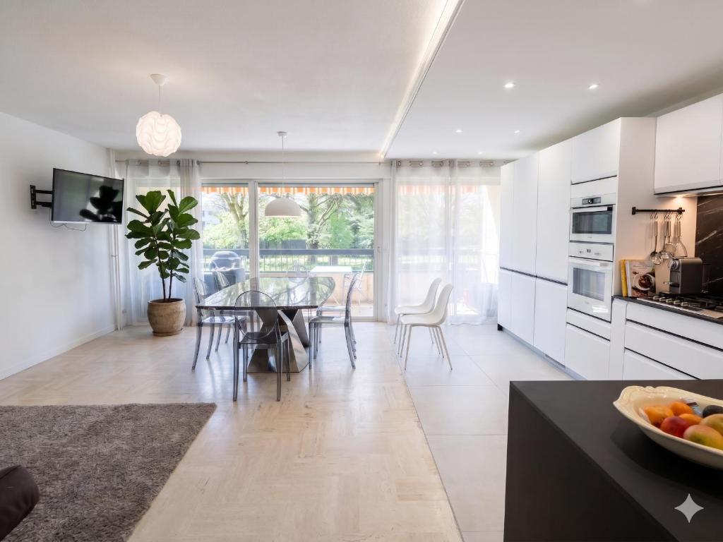 grand appartement 74m2 refait à neuf à 5mn de la mer dans grand parc botanique - 1