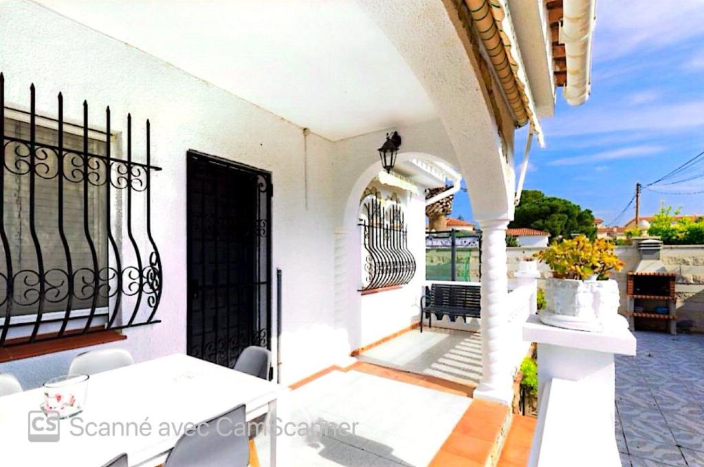 Villa familiale piscine privée et jardin à 1 kilometre de la plage Clim barbecue wifi - 4