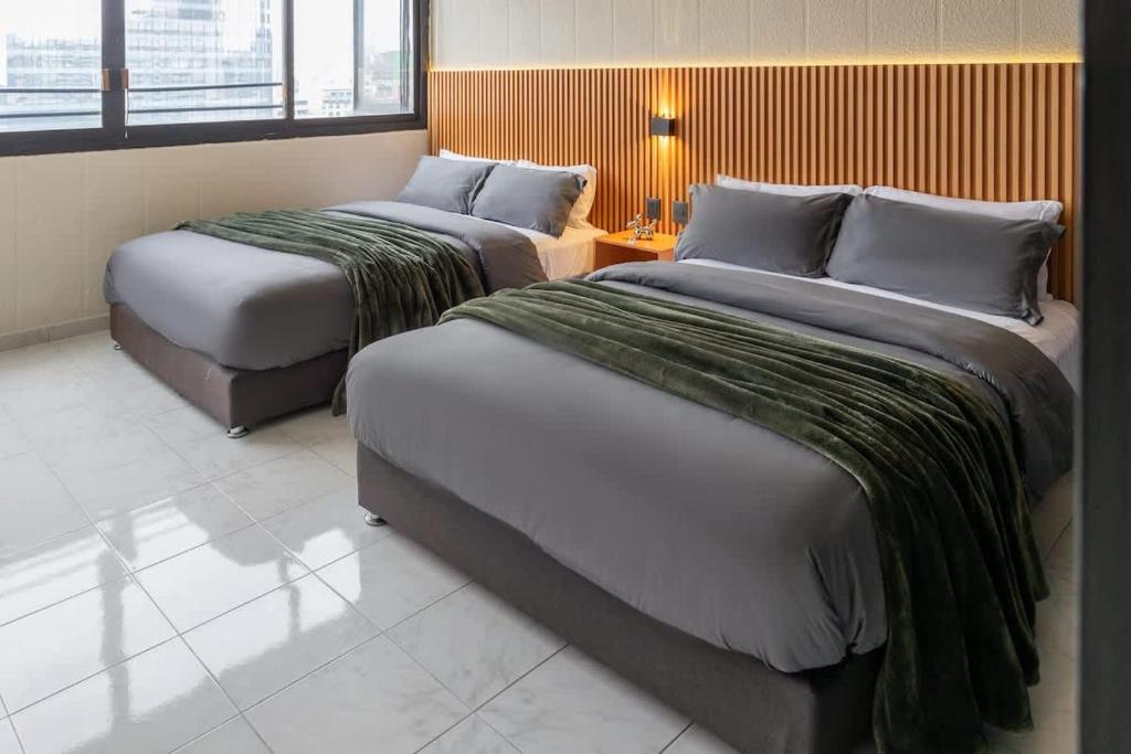 Posh Polanco Stay TVs and Desks in Each Room - 3