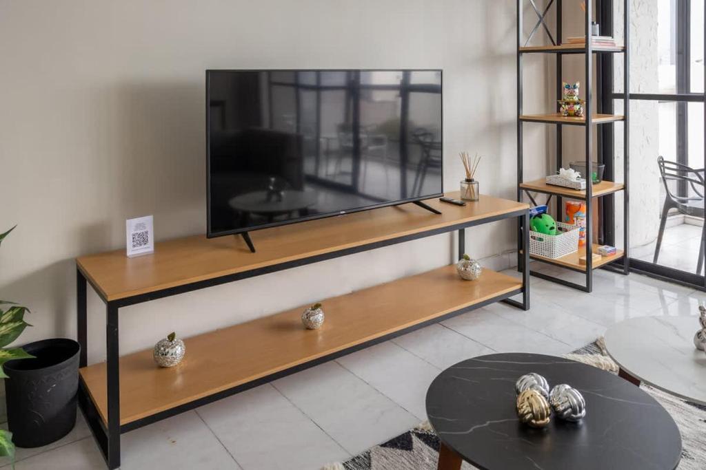 Posh Polanco Stay TVs and Desks in Each Room - 5