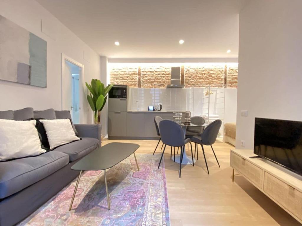 Stay in Madrid for 5 guests - 1