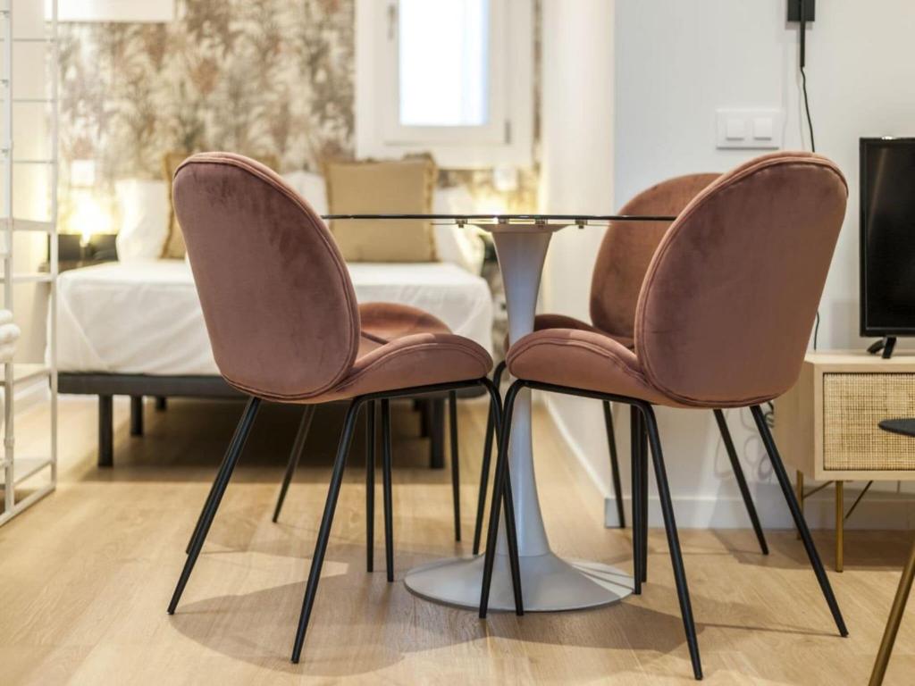 Stay in Madrid for 5 guests - 4