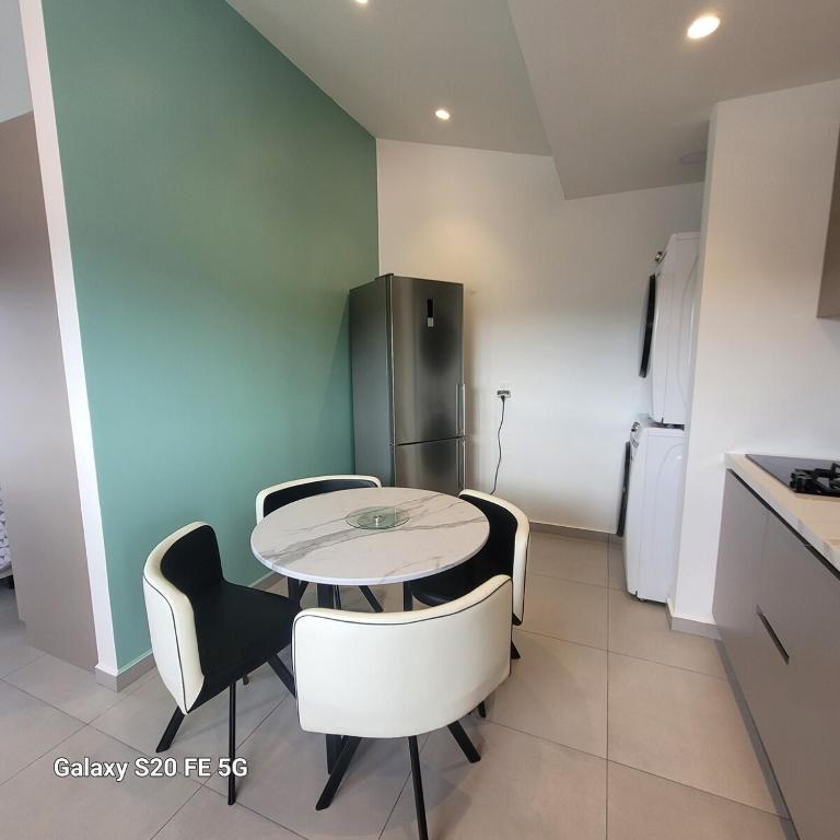 Suite in the heart of the city with garage - 5
