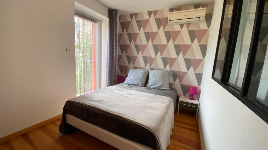 PYRENE HOLIDAYS - Appartement spacieux - chambres climatisées - cour privée - 3