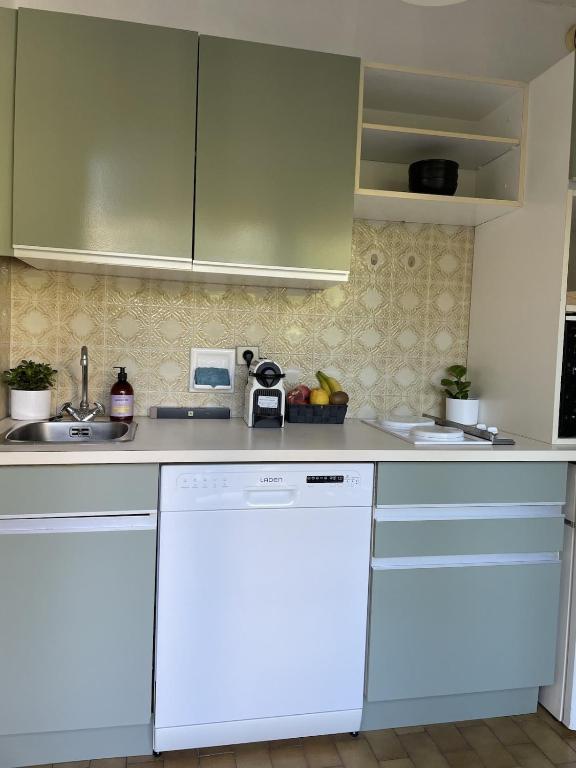 Studio with direct access to the sea - Private parking - 1
