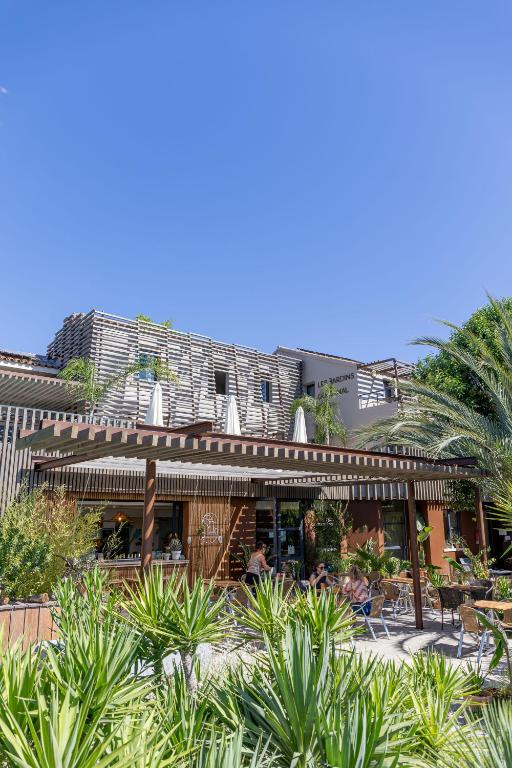 Hôtel les jardins du canal - piscine chauffée à 28 degrés - parking gratuit - garage - bornes électriques - accueil vélos et motos - kids friendly-solaire ecoresponsable - 2