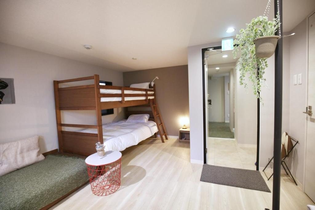 DJX1F Honjo Azumabashi 2 Min Walk to Asakusa 30 sqm Room with Bunk Bed Single Bed and Work Desk Slee