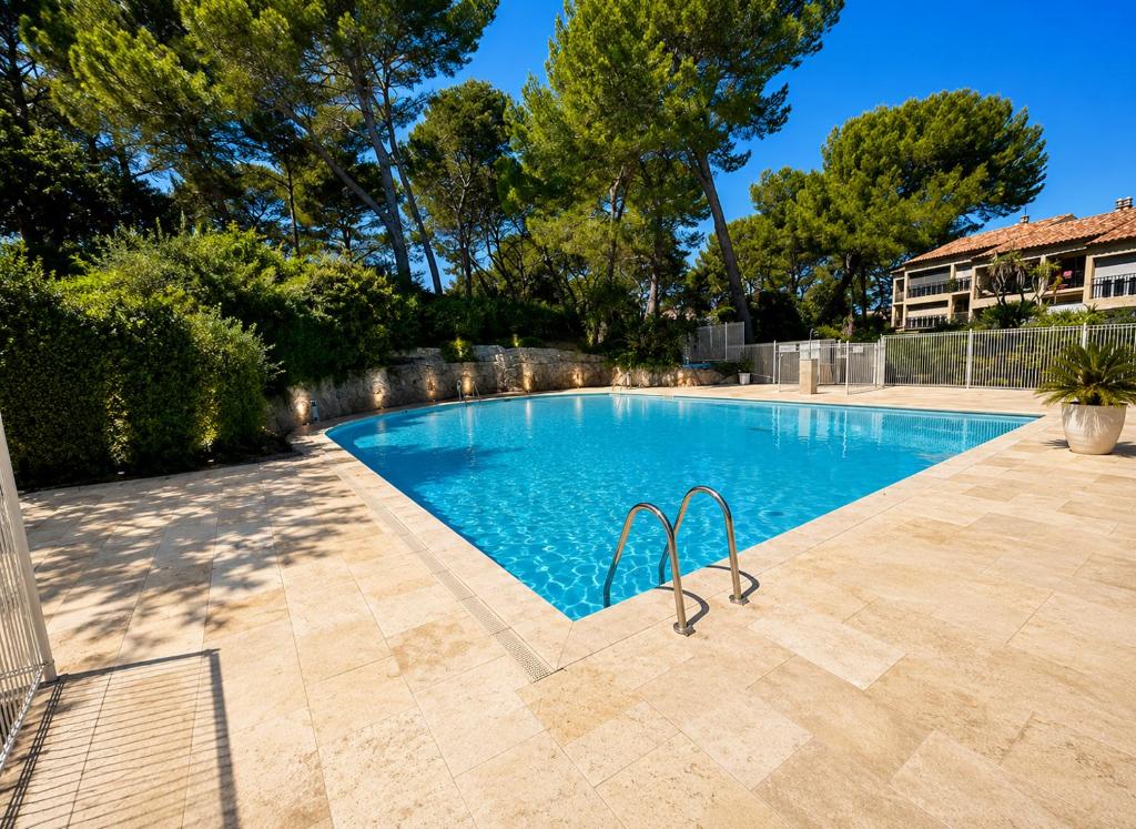 Studio Piscine Clim à 300m de la Plage des Sablettes - 1