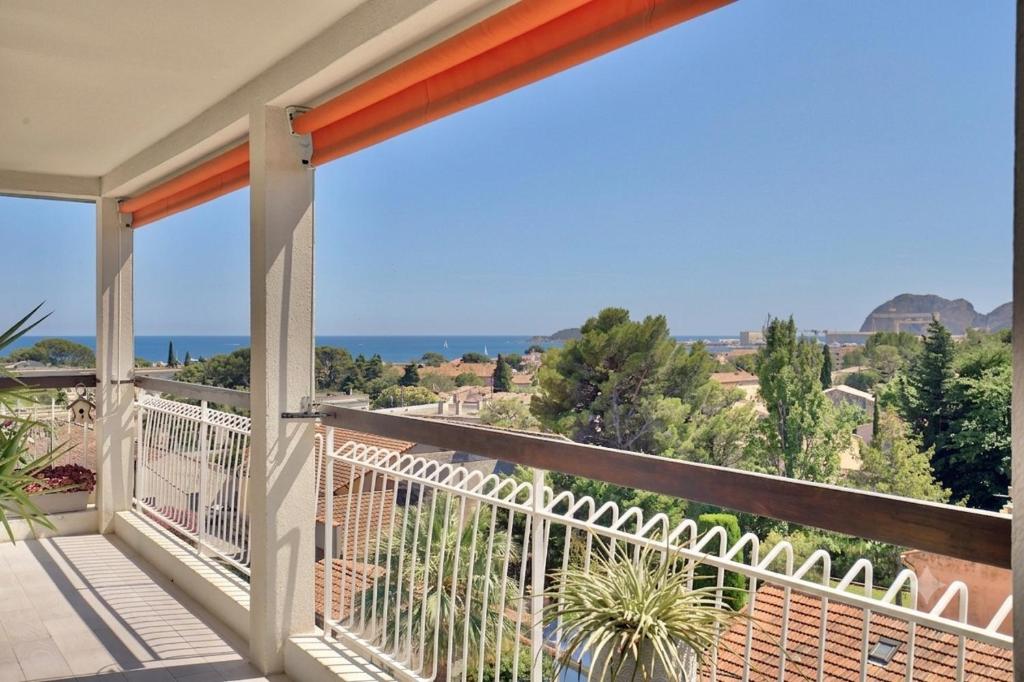 Appartement T2 lumineux moderne Vue mer panoramique Parking privé Grande terrasse À deux pas des plages - 1